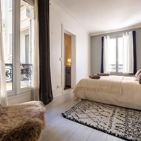 Village Vibes In Martyrs Apartment