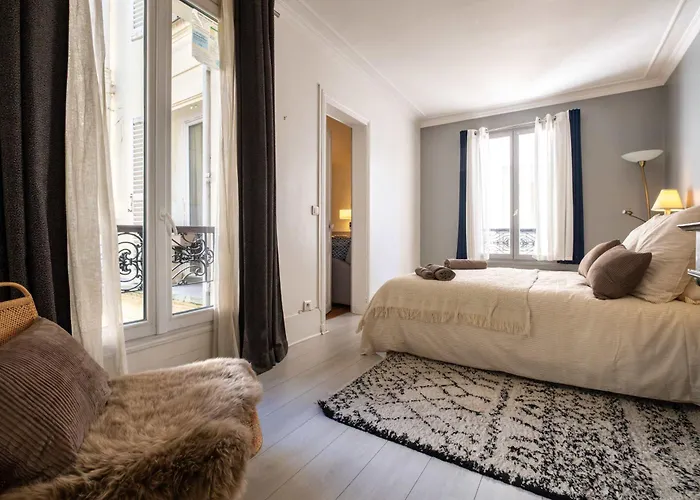 Village Vibes In Martyrs Apartment